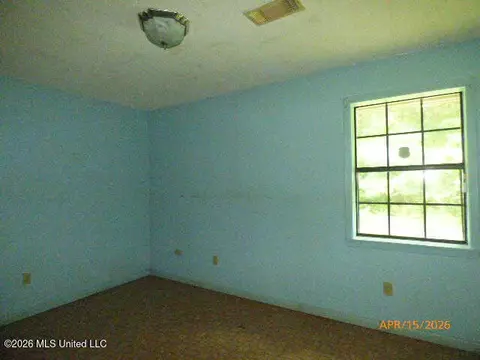 Bedroom - 95 W Wilderness Rd, Natchez, MS 39120 photo 2 of 3