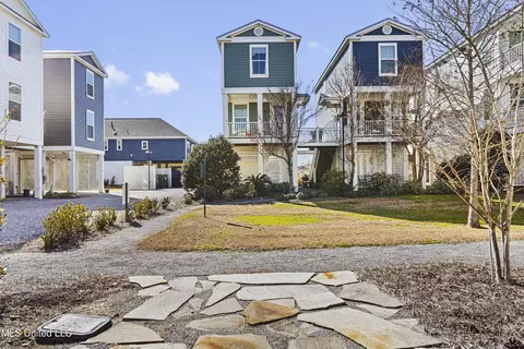 Exterior - 215 E 2nd St #6, Pass Christian, MS 39571 photo 3 of 15