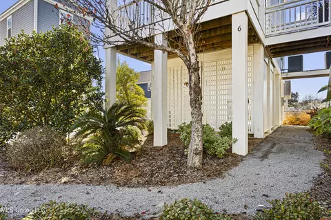 Exterior - 215 E 2nd St #6, Pass Christian, MS 39571 photo 5 of 15