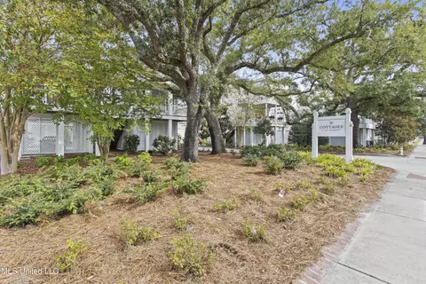 Exterior - 215 E 2nd St #6, Pass Christian, MS 39571 photo 12 of 15