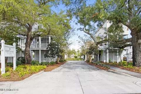 Exterior - 215 E 2nd St #6, Pass Christian, MS 39571 photo 2 of 15