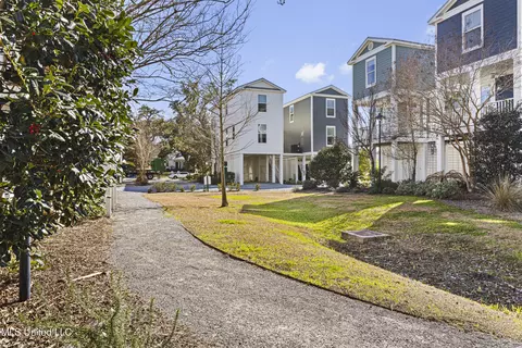 Exterior - 215 E 2nd St #6, Pass Christian, MS 39571 photo 4 of 15