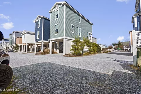 Exterior - 215 E 2nd St #6, Pass Christian, MS 39571 photo 15 of 15