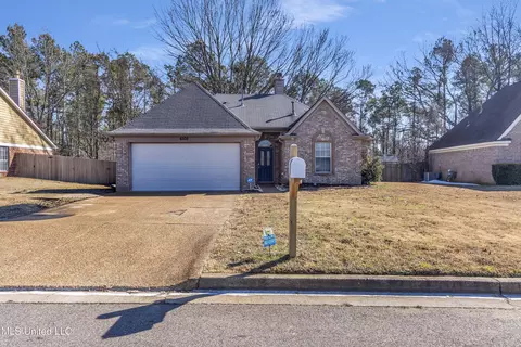 6108 Kingsview Dr, Horn Lake, MS 38637