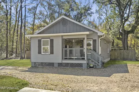 13101 Horseshoe Rd, Ocean Springs, MS 39564