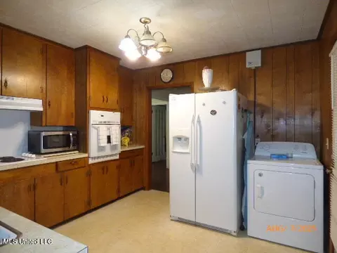 Kitchen - 802 Morgan Ave, Natchez, MS 39120 photo 1 of 3