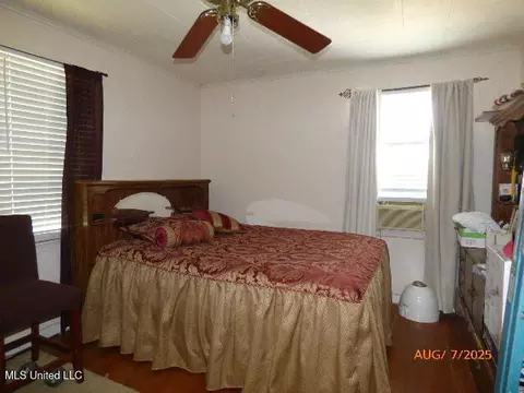 Bedroom - 802 Morgan Ave, Natchez, MS 39120 photo 3 of 3