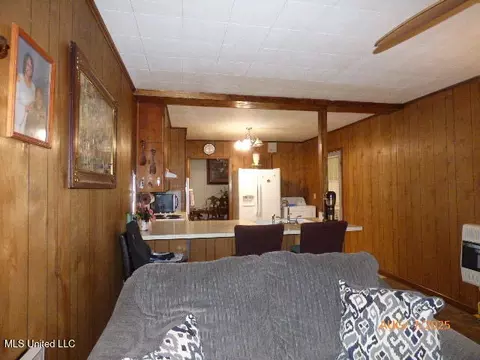 Kitchen - 802 Morgan Ave, Natchez, MS 39120 photo 2 of 3