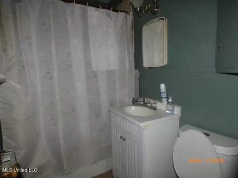 Bath - 802 Morgan Ave, Natchez, MS 39120 photo 2 of 2