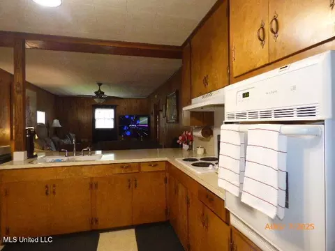 Kitchen - 802 Morgan Ave, Natchez, MS 39120 photo 3 of 3