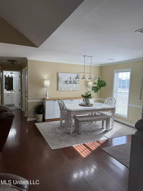 Dining - 136 N Parkway St, Hernando, MS 38632 photo 1 of 1