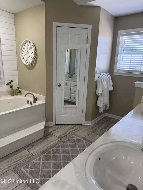 Bath - 136 N Parkway St, Hernando, MS 38632 photo 1 of 4