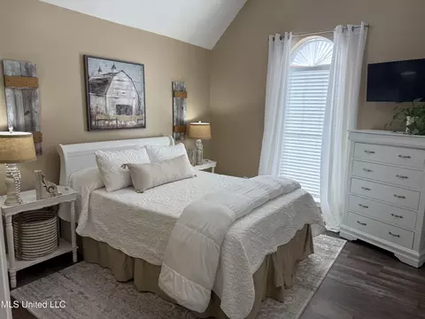 Bedroom - 136 N Parkway St, Hernando, MS 38632 photo 2 of 3