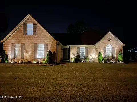 Exterior - 136 N Parkway St, Hernando, MS 38632 photo 3 of 5