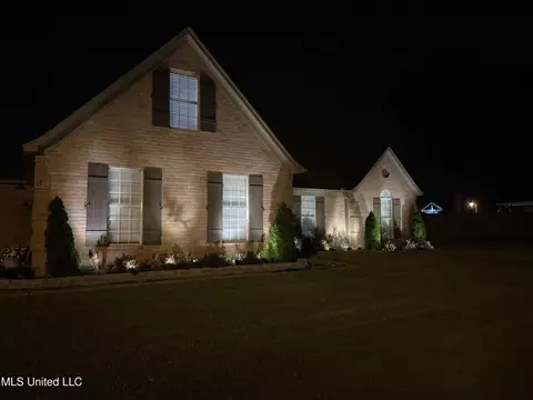 Exterior - 136 N Parkway St, Hernando, MS 38632 photo 2 of 5