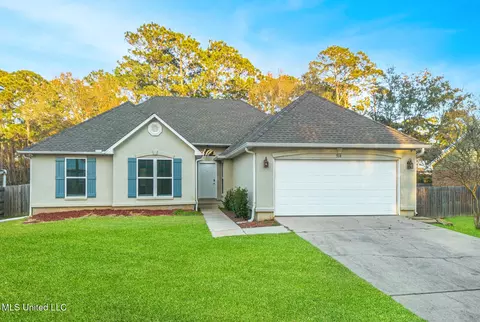 514 Royal Oak Dr, Pass Christian, MS 39571