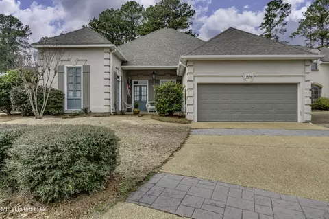 221 Bayview Dr, Madison, MS 39110