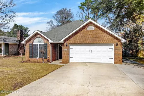 9827 Ana Hulu St, Diamondhead, MS 39525