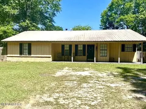 206 Glenwood Dr, Carriere, MS 39426