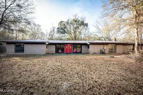 3040 Pabst Rd, Ocean Springs, MS 39564