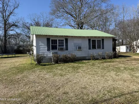 108 Moore Ave, Pelahatchie, MS 39145