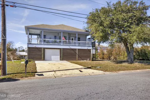 105 Hayden Ave, Pass Christian, MS 39571