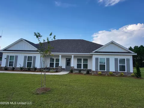 6632 Palm Pointe Dr, Ocean Springs, MS 39564