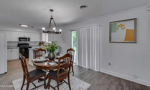 Dining - 667 Queen Cir, Jackson, MS 39209 photo 1 of 4