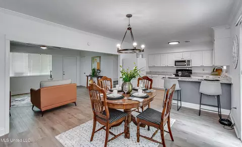 Dining - 667 Queen Cir, Jackson, MS 39209 photo 2 of 4