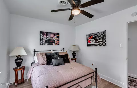 Bedroom - 667 Queen Cir, Jackson, MS 39209 photo 2 of 9