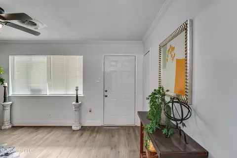 Entry Way - 667 Queen Cir, Jackson, MS 39209 photo 1 of 1