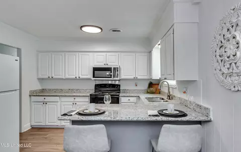 Kitchen - 667 Queen Cir, Jackson, MS 39209 photo 1 of 7