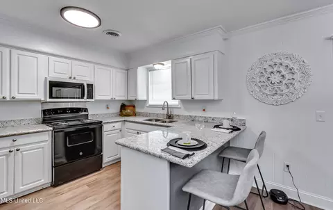 Kitchen - 667 Queen Cir, Jackson, MS 39209 photo 2 of 7