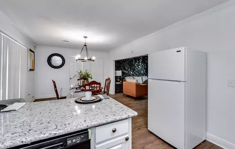 Kitchen - 667 Queen Cir, Jackson, MS 39209 photo 6 of 7