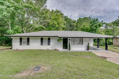 667 Queen Cir, Jackson, MS 39209