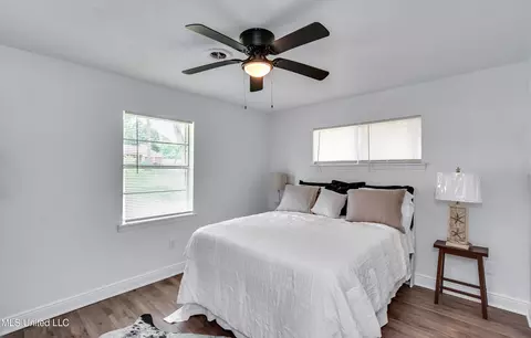 Bedroom - 667 Queen Cir, Jackson, MS 39209 photo 4 of 9