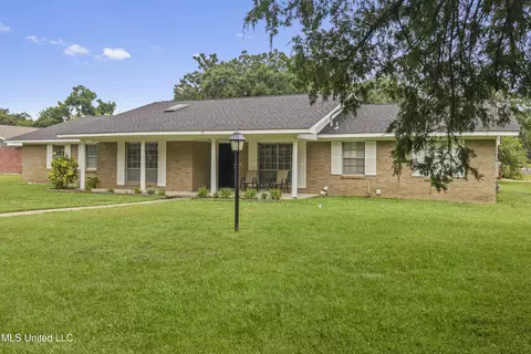 10 Wenmar Ave, Pass Christian, MS 39571