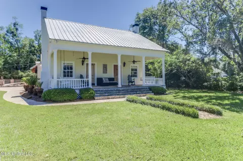 13160 Old Woolmarket Rd, Biloxi, MS 39532