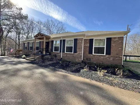 Exterior - 809 Green Acres Dr, Hernando, MS 38632 photo 6 of 22