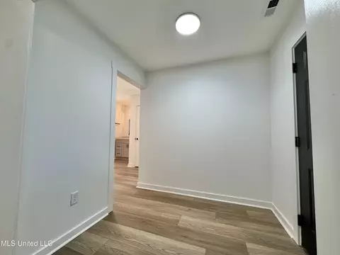 Entry Way - 809 Green Acres Dr, Hernando, MS 38632 photo 2 of 5