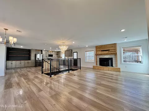Living - 809 Green Acres Dr, Hernando, MS 38632 photo 1 of 6