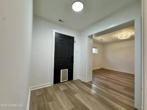 Entry Way - 809 Green Acres Dr, Hernando, MS 38632 photo 1 of 5