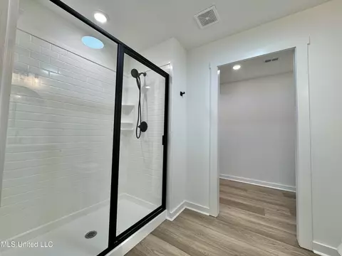 Bath - 809 Green Acres Dr, Hernando, MS 38632 photo 7 of 7