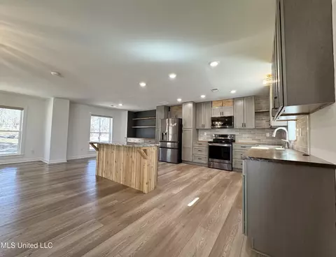 Kitchen - 809 Green Acres Dr, Hernando, MS 38632 photo 3 of 3