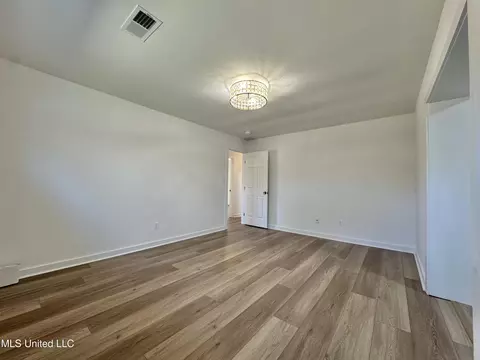 Bedroom - 809 Green Acres Dr, Hernando, MS 38632 photo 2 of 4