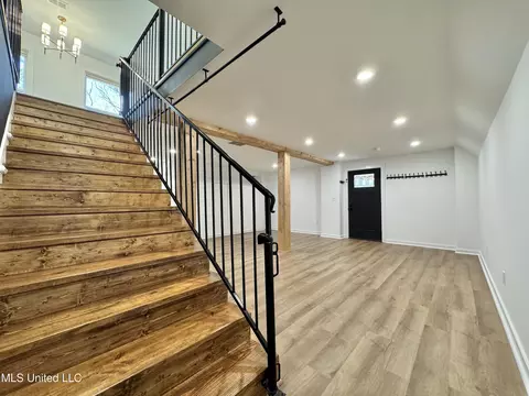 Entry Way - 809 Green Acres Dr, Hernando, MS 38632 photo 4 of 5