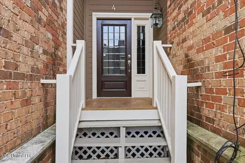 Exterior - 4 Bluff, Brandon, MS 39047 photo 2 of 5