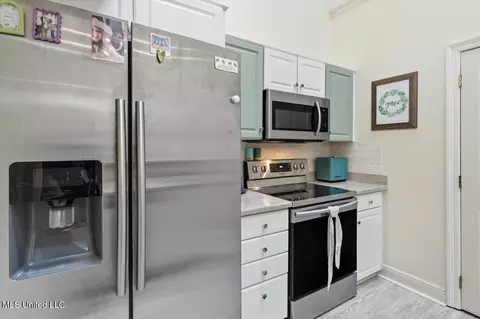 Kitchen - 4 Bluff, Brandon, MS 39047 photo 3 of 4