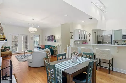 Dining - 4 Bluff, Brandon, MS 39047 photo 1 of 1