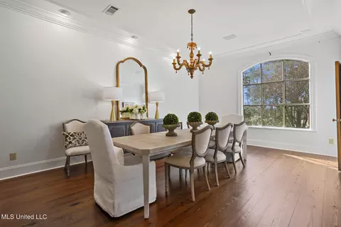 Dining - 460 Saint Andrews Dr, Jackson, MS 39211 photo 1 of 4